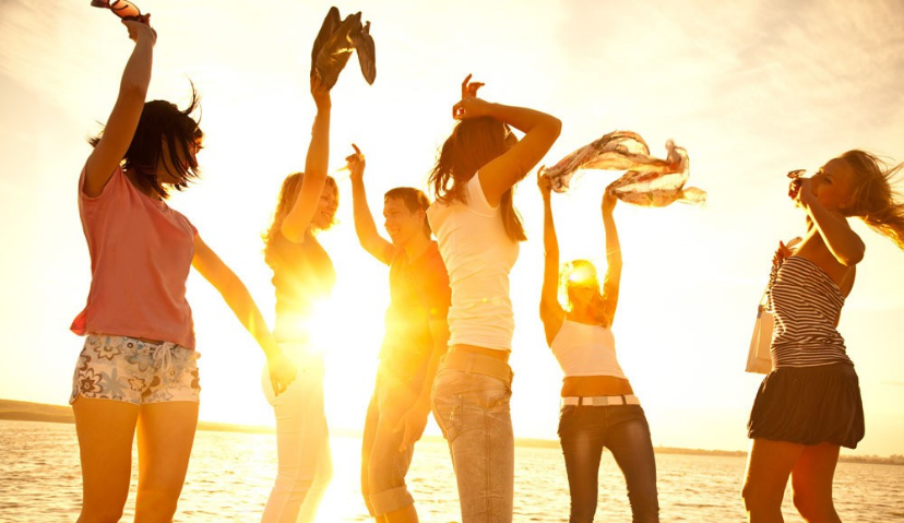 这届年轻人的消费更 “社交” 了