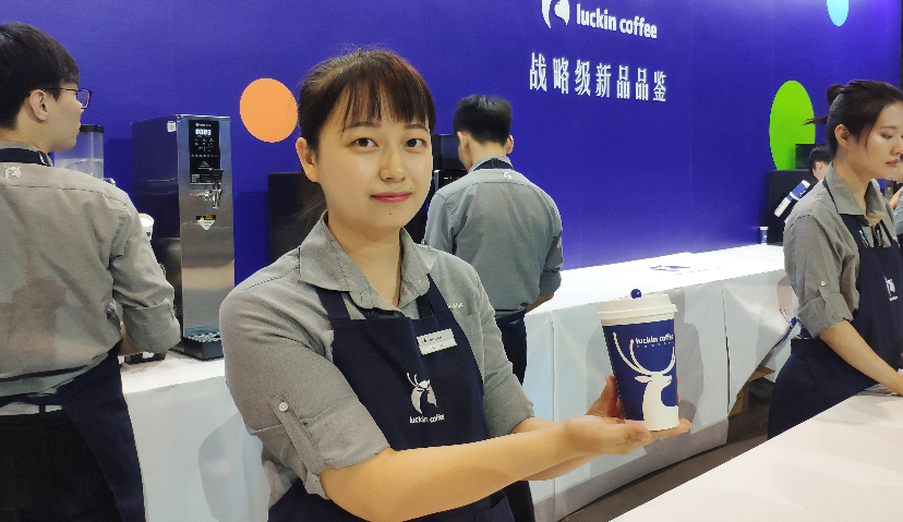 ​瑞幸咖啡正式进入茶饮市场，刘昊然代言“小鹿茶”