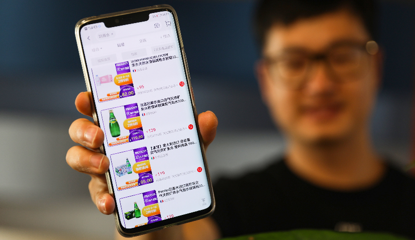 “95后”偏爱进口水，全球水源地品牌扎堆天猫国际
