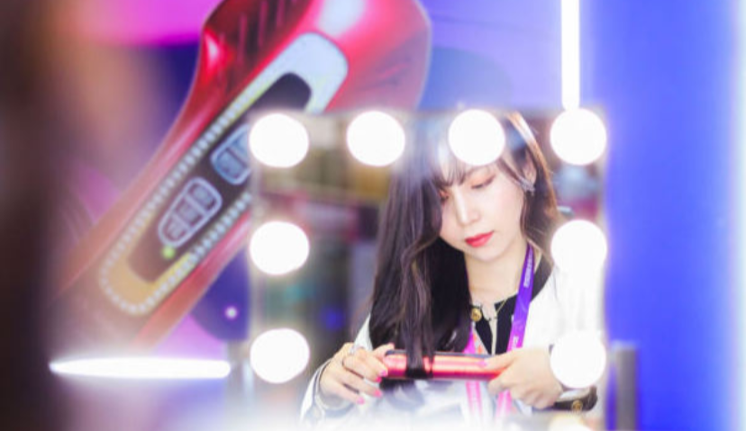 生发头盔、注氧仪、冲牙器……这届爱美的年轻人越来越“科技范”