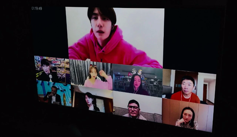 王一博云变魔术、维嘉妈妈线上“追星”，疫情催生“云综艺”