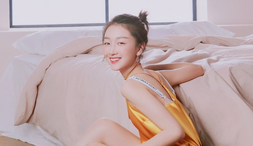 签约维秘、Burberry近23家品牌、衍生个人IP，周冬雨的商业价值何在？ | Morketing代言人007期