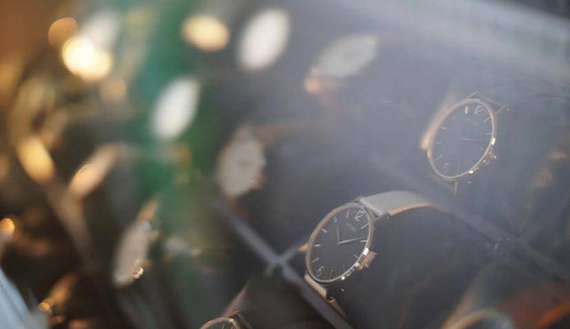 关店、巨亏、销量暴跌⋯⋯揭蛊奢侈品营销“三重门”