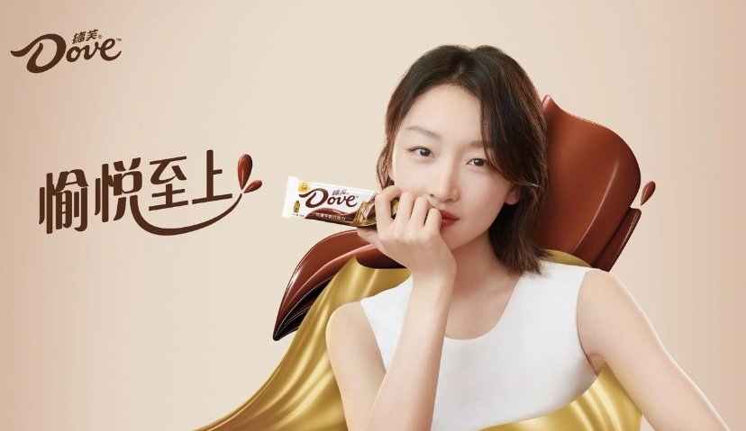 周冬雨首部德芙大电影《再见摩天轮》上映，演绎新世代女孩的“愉悦至上”