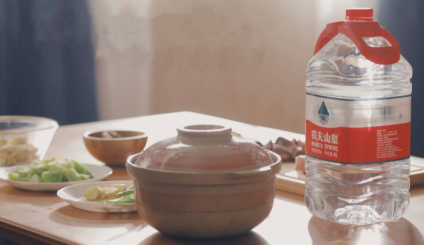 农夫山泉开盘涨85.2%，营销塑造的千亿帝国