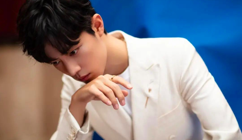 肖战加入李宁大家庭，成为明星解约潮中的“独特色彩”