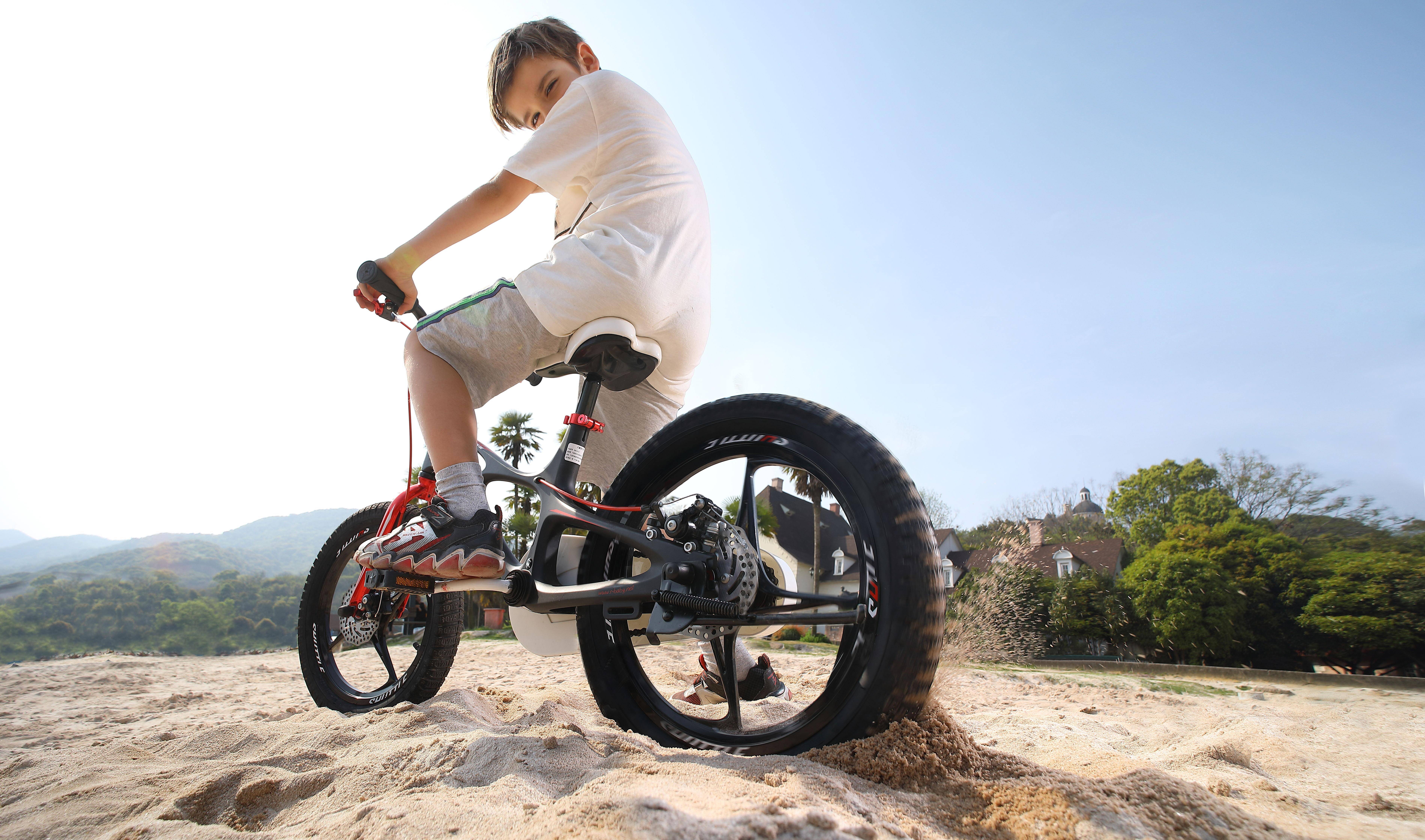 MorketingGlobal每日监测12.14：11月米哈游《原神》移动端海外收入环比增60.5%；「优贝童车」Pre-IPO轮融资7000万元；