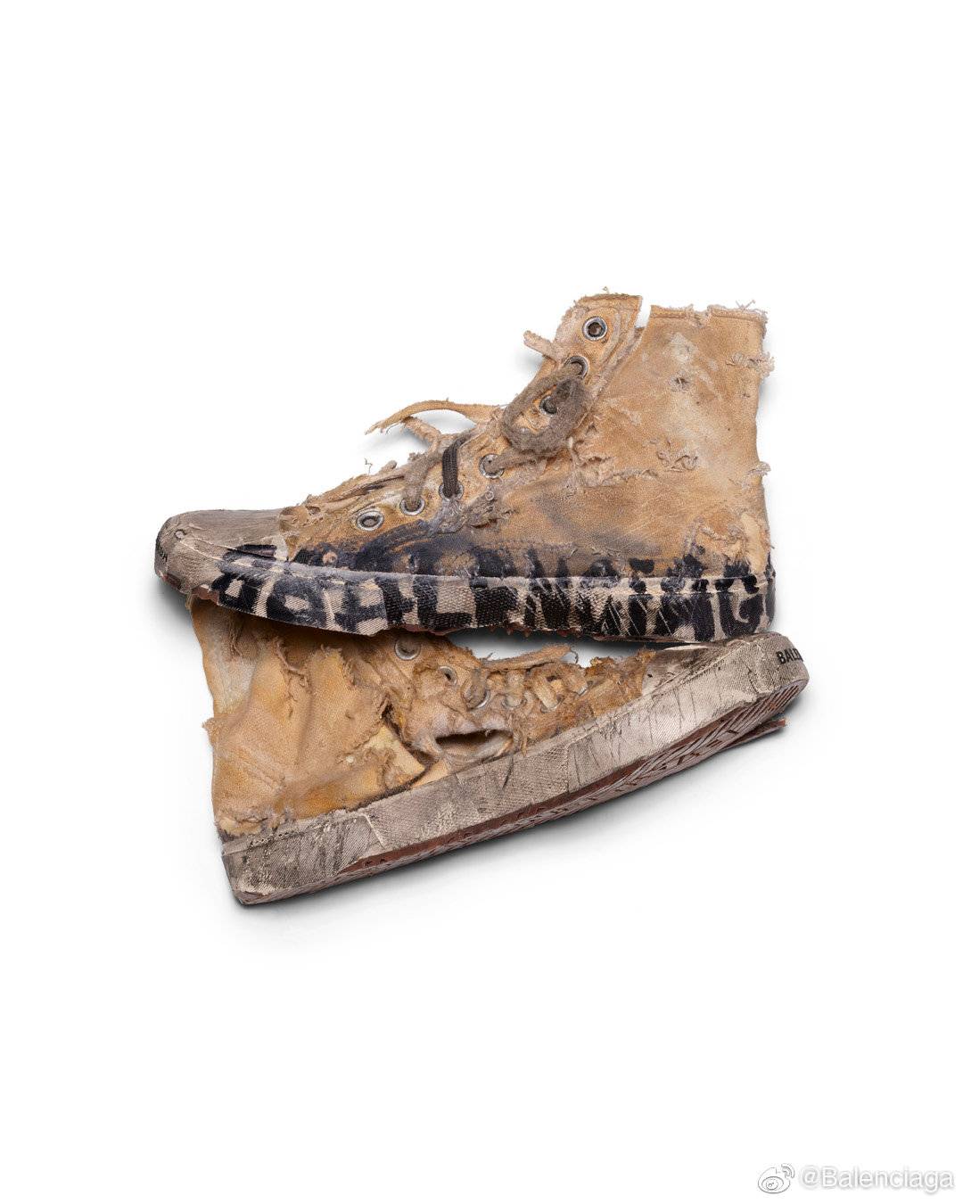 巴黎世家破烂鞋一双卖1.2万元，限量100双