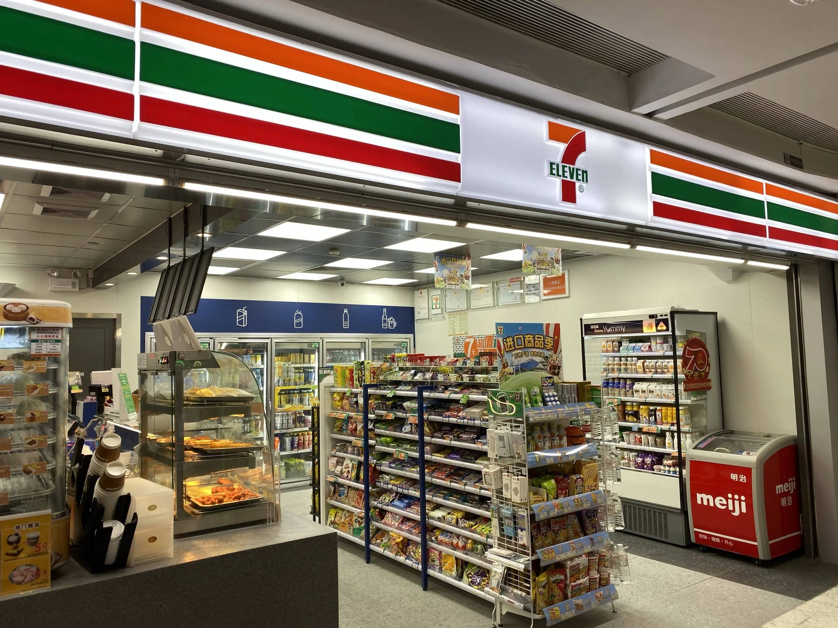 因销售过期食品，711门店被罚，并被吊销许可证