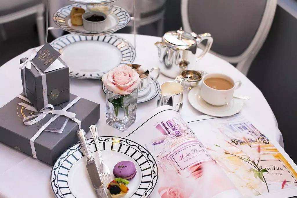 Dior、LV等扎堆开起咖啡店，挂着“咖啡”做营销？ | Morketing观察