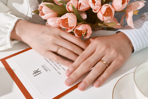 毛利率70%的DR卖的不是钻戒，是概念