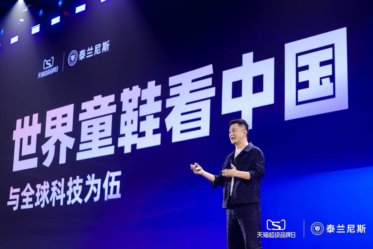 图片包含 播放器, 男人, 院子, 球拍

描述已自动生成