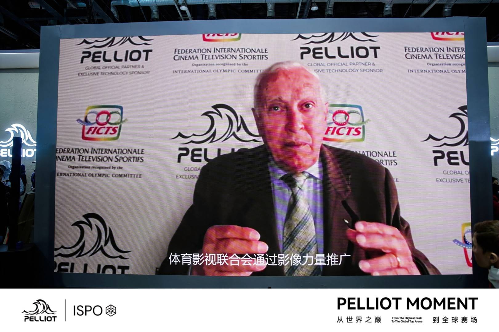 男人的照片上写着字
描述已自动生成