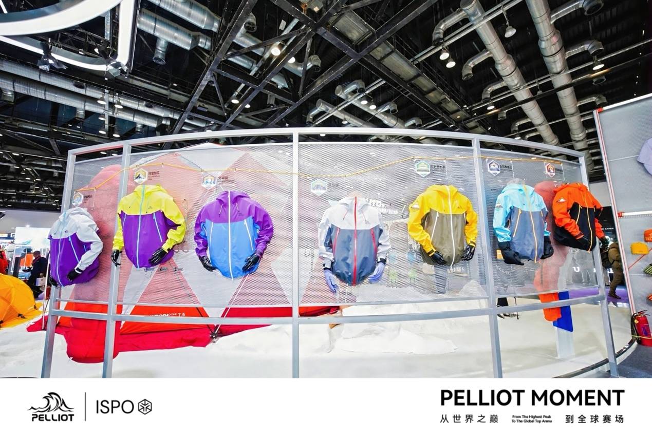 图片包含 建筑, 室内, 小孩, 桌子
描述已自动生成